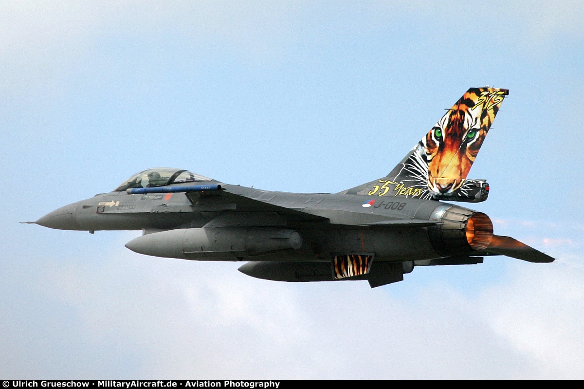Lockheed Martin F-16AM Fighting Falcon