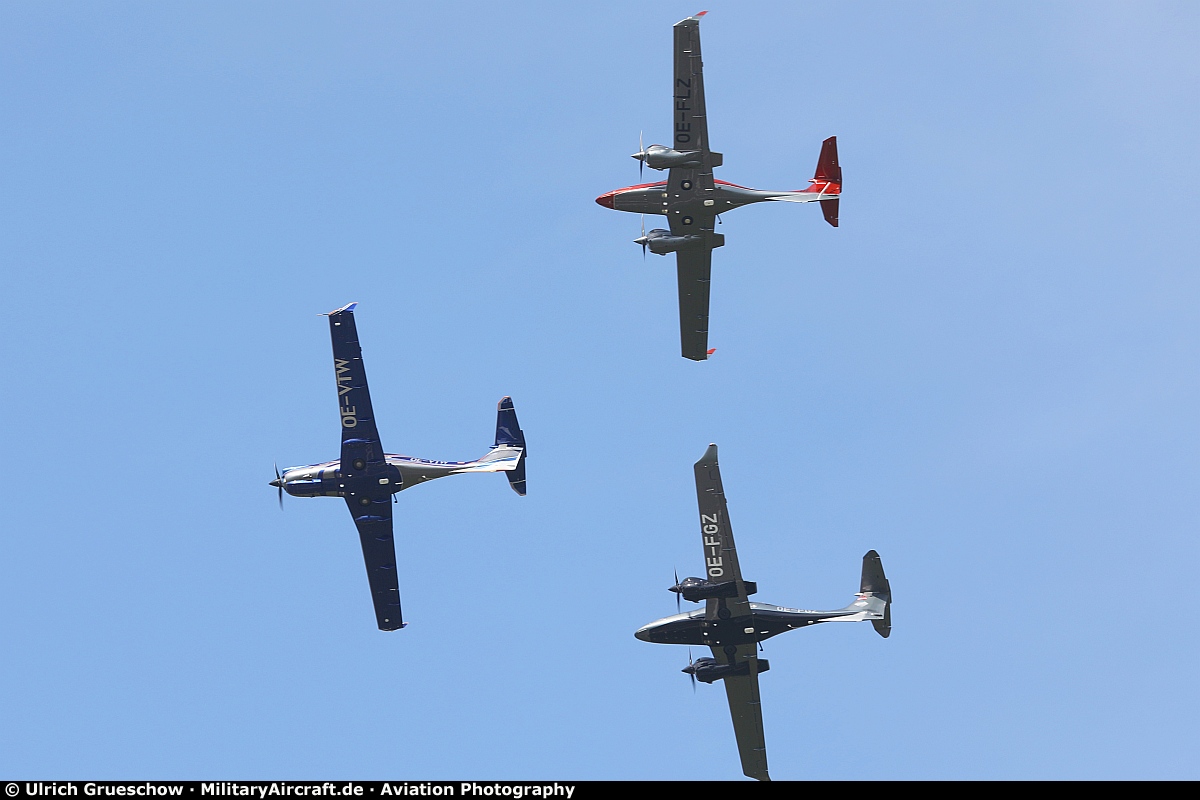 Diamond aircraft in formation