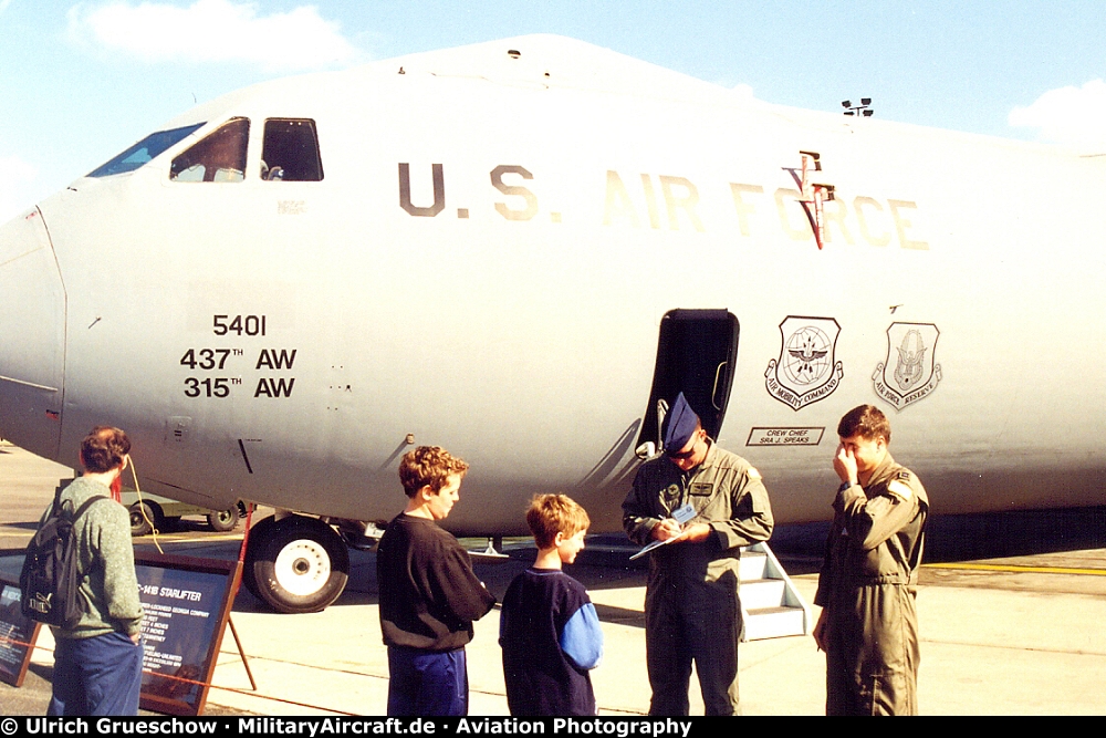 Lockheed C-141B Starlifter
