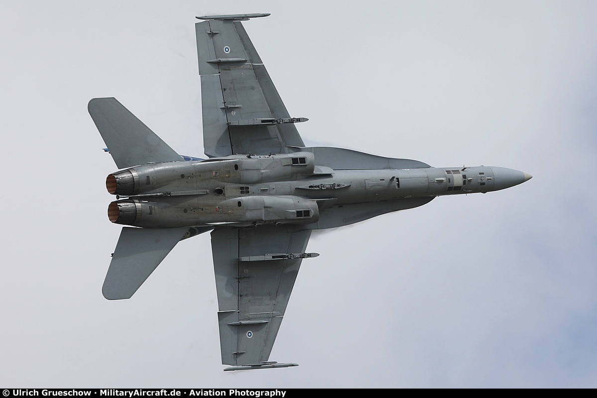 McDonnell Douglas F-18C Hornet (HN-411)
