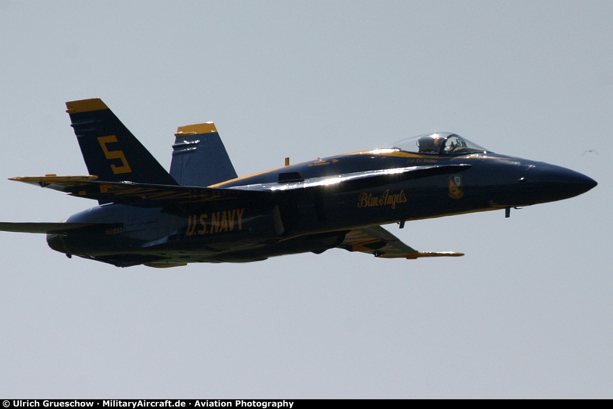 Photos: Blue Angels (McDonnell Douglas F/A-18A Hornet ...