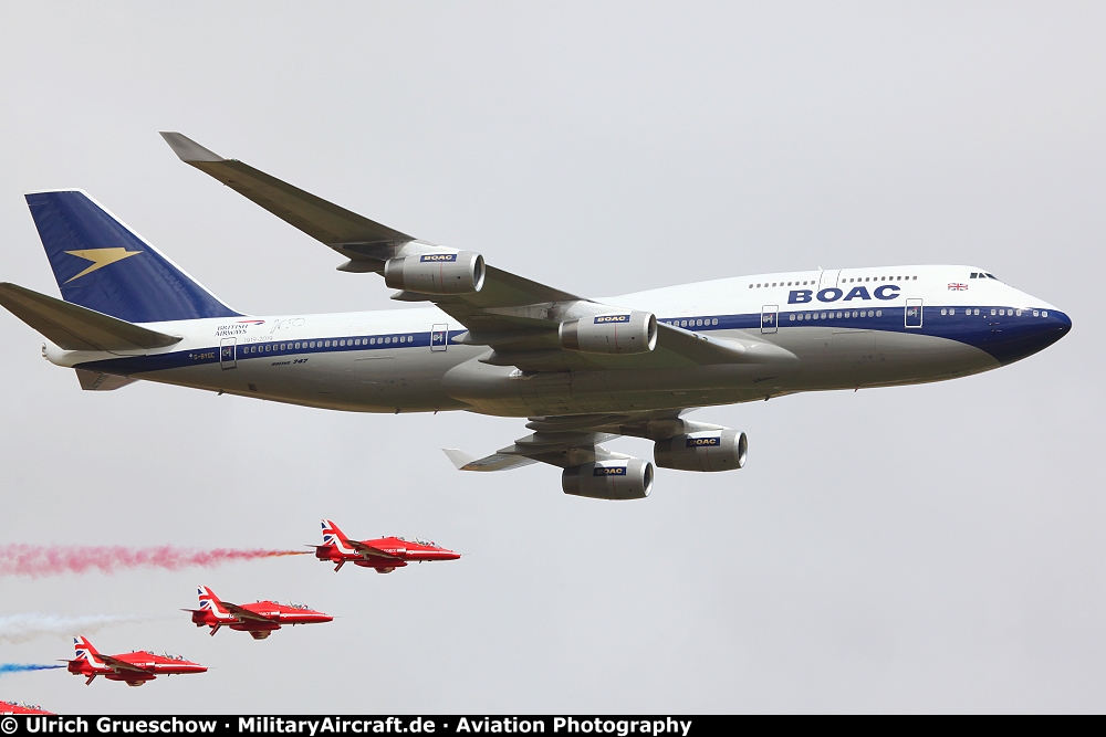 "Red Arrows" and the Boeing 747-436 (G-BYGC)