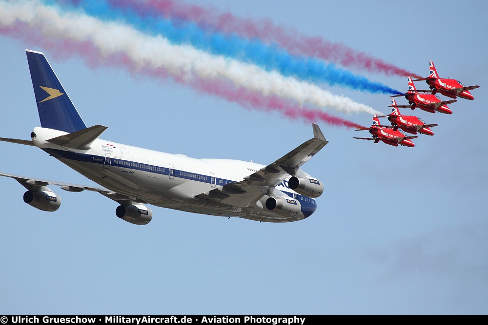 "Red Arrows" and the Boeing 747-436 (G-BYGC)