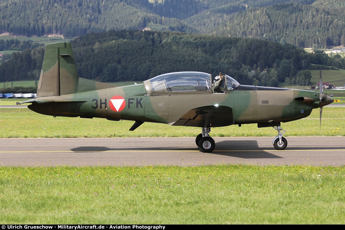 Pilatus PC-7 (3H-FK)