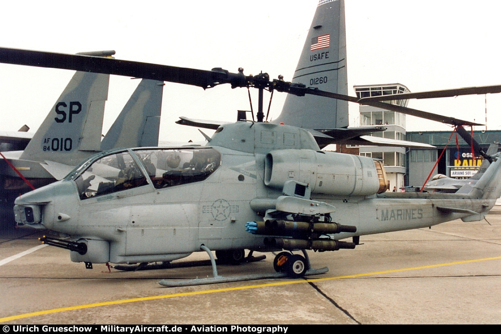 Bell AH-1W Super Cobra (165327)