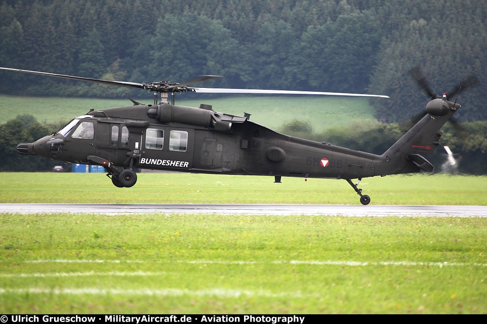 Sikorsky S-70A-42 Black Hawk (6M-BB)