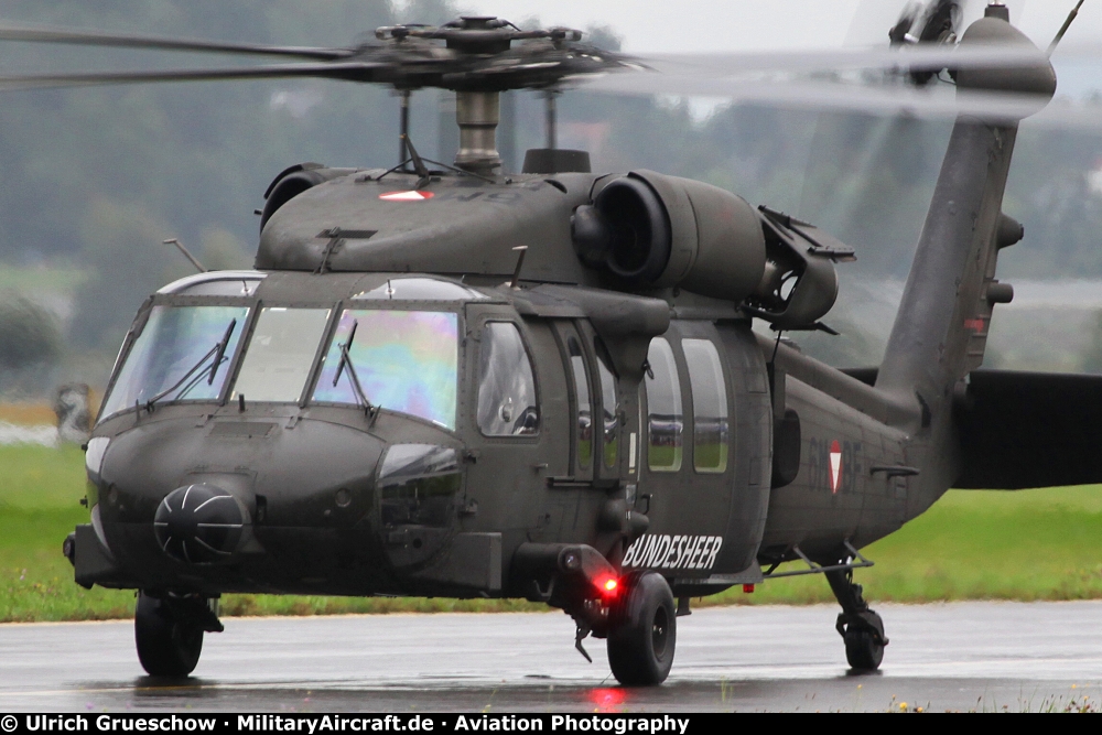 Sikorsky S-70A-42 Black Hawk (6M-BF)