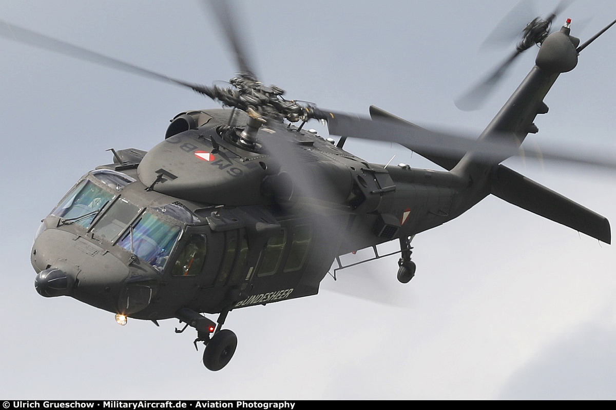 Sikorsky S-70A-42 Black Hawk